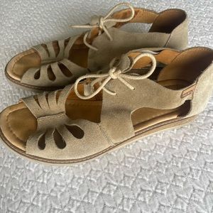 Pikolinos Womens Suede sandals